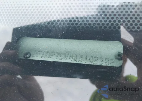 2010 Ford Crown Victoria Police/Police Interceptor z USA, uszkodzony, nr VIN 2FABP7BV4AX142382